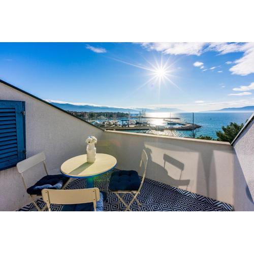 Atemberaubendes Studio direkt am Meer mit privatem Balkon, Grill, Meerblick