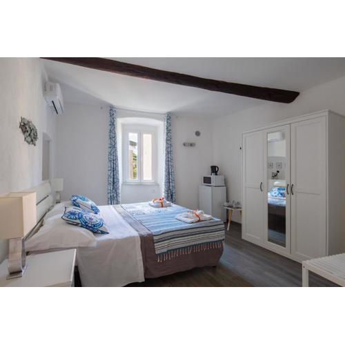 Atena room