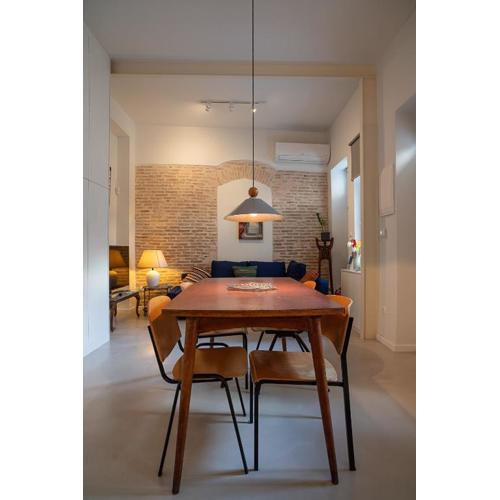 Athenian Cypress House, Atelier