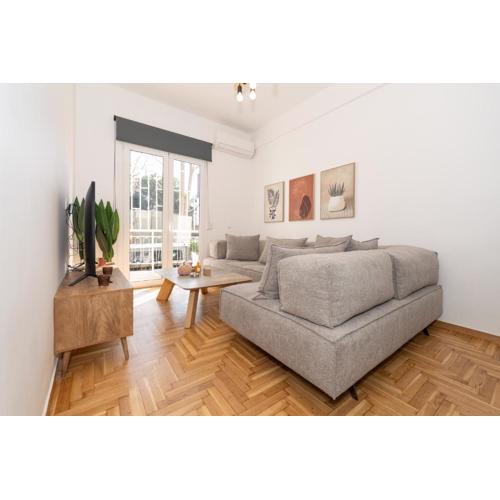 Athenian Gem, Fully Renovated 2 Bedroom Apartment Near Acropolis