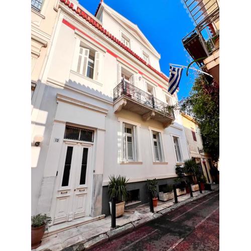 Athenian Getaway Villa in Plaka with Acropolis View by Athenian Homes