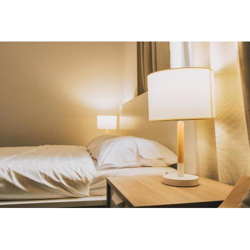 Athenian Suite Klathmonos by Zeussuites
