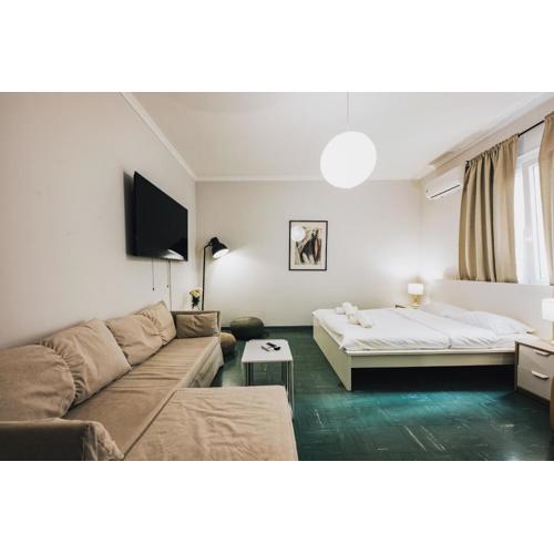 Athenian Suite korai by Zeussuites
