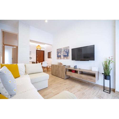Athens central train station flat for 4 persons