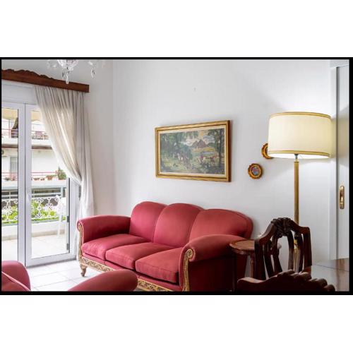 ATHENS CLASSIC LUXURY APARTMENT, 3 km form Acropoli, 5km from the Beach