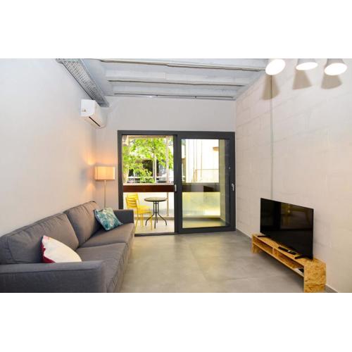 Athens industrial design apt 5 min from Metro