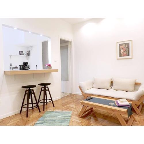 Athens Pangrati cute apt, 15 mins from metro