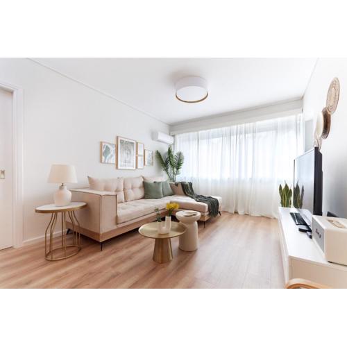 Athens Premium Suites - Sunny 2 Bedroom Suite with Parking