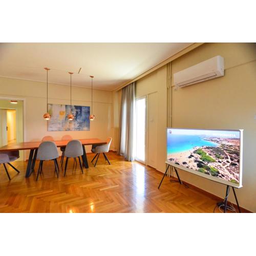 Athens stylish apt 2 min walk to the beach , tram