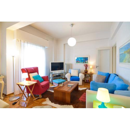 Athens Stylish apt next to the beach and port