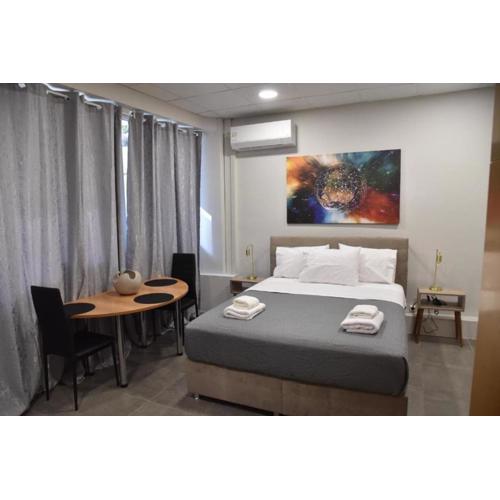 Athens Zeus A by Super Host Hub