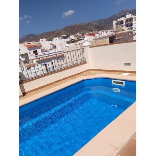 Ático con piscina privada en el corazón de Nerja!