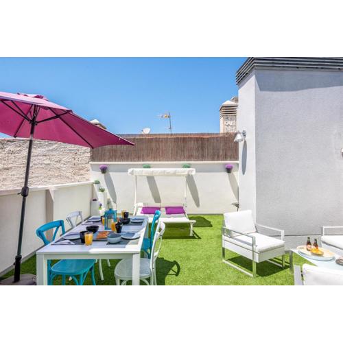 Atico con terraza ac 1hab en el centro y piscina comunitaria
