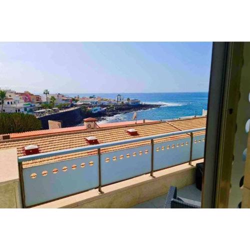 Ático con vistas al mar en el centro de La Caleta