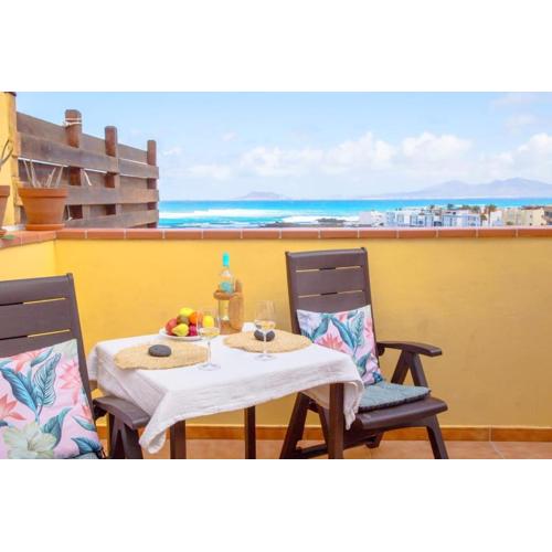 Ático de Carlo con vistas al mar y terraza