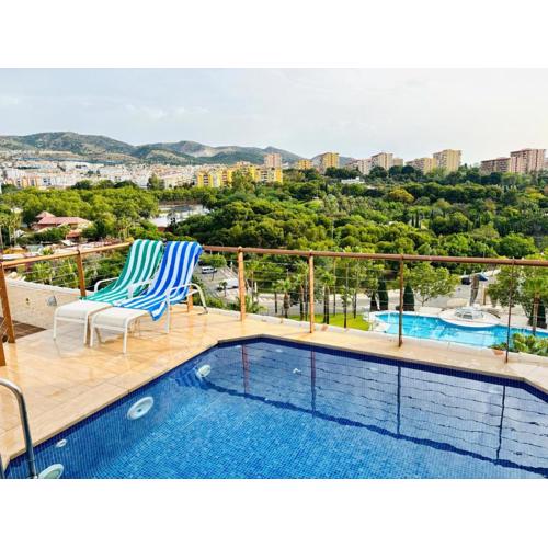 Ático dúplex, con piscina privada, jacuzzi y gimnasio
