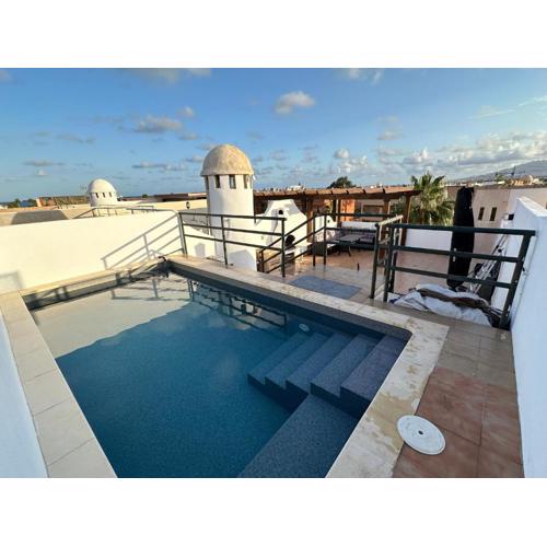 Atico duplex con piscina privada, solárium y barbacoa