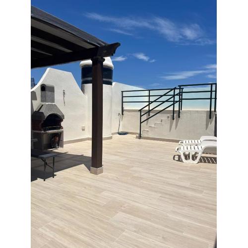 Ático dúplex con piscina privada y vistas al mar!