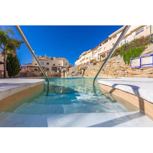 Ático pájaro vistas mar y piscina