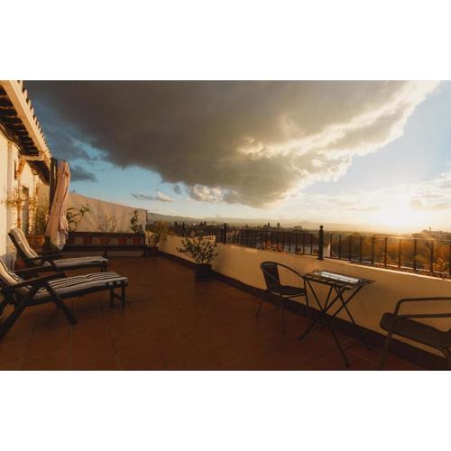 Ático soleado con terraza y vistas
