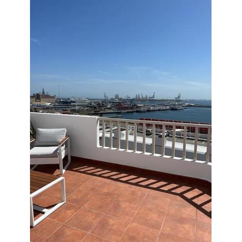 Ático tranquilo con vistas únicas al mar