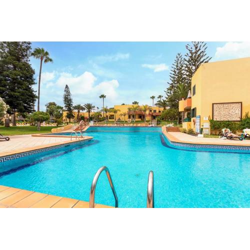 Atlantic Garden Andrew apartments Pool air conditioning
