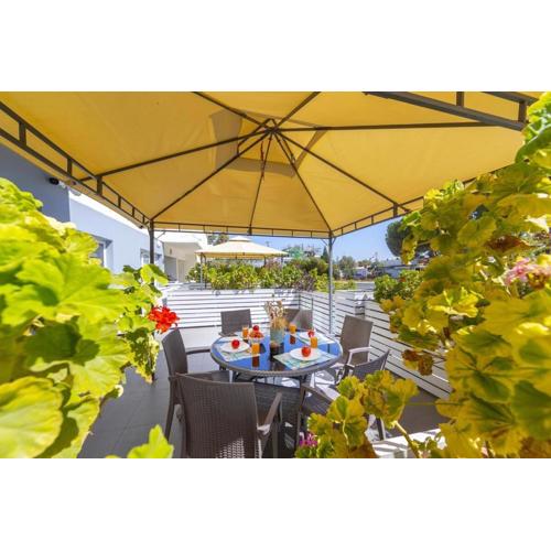 Atlantis Apartments 50m From Makenzy Seafront
