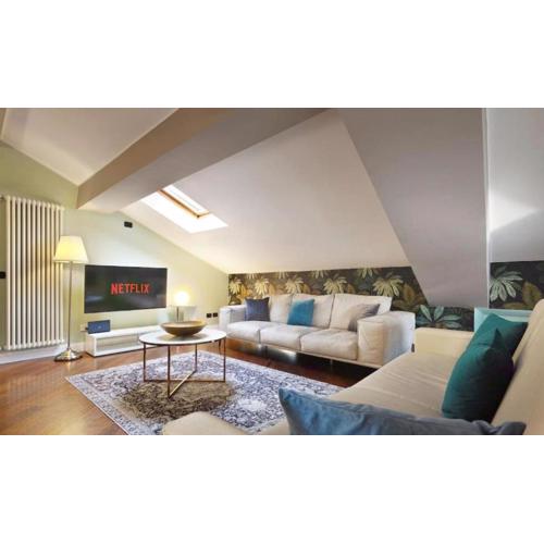 Attic in Como Center + Parking