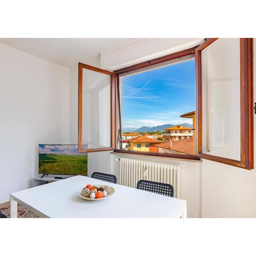 Attico 2 camere balcone parcheggi gratis ascensore