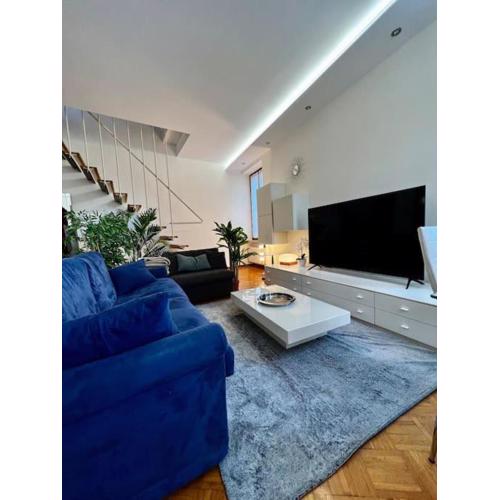 attico ARENA,200mq[NETFLIX-WIFI-AIR CONDITIONING]