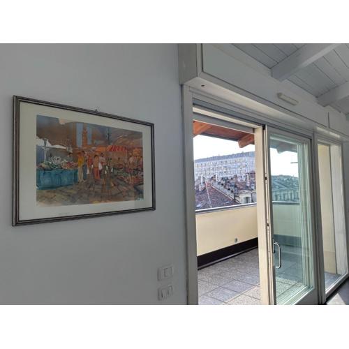 Attico con terrazzo vista città