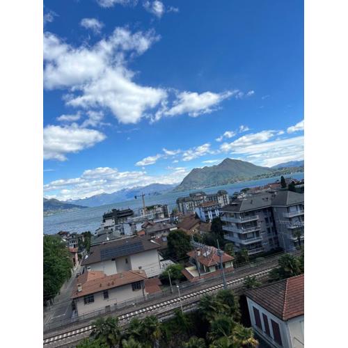 Attico vista lago e montagna
