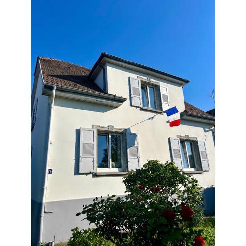 Aulouison Maison spacieuse et paisible de 200 m2, à proximité du Parlement européen