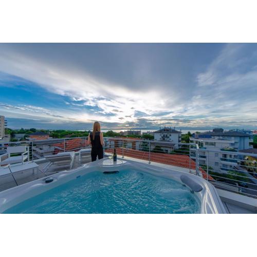 Aurea Attico con Jacuzzi e vista mare Lignano