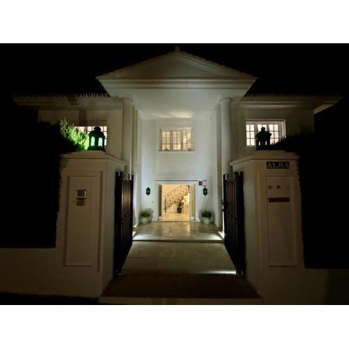 Aurora Boutique House - Only Adults