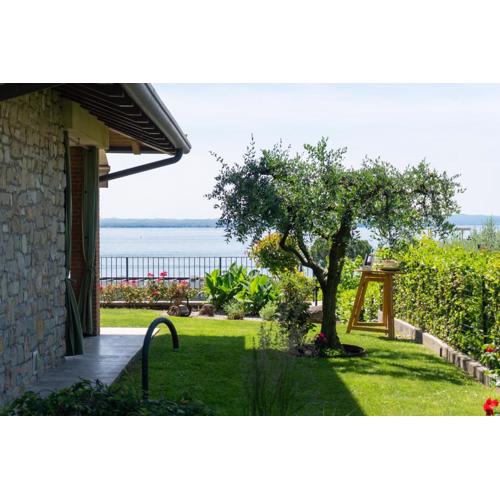 Ausblick Lazise Gardasee - Ferienhaus mit Seeblick, Infinity Pool, Garten und Garage