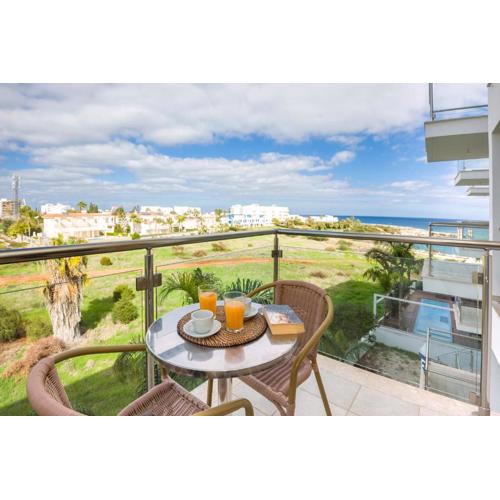 Austin - Coralli Beachfront Apartment