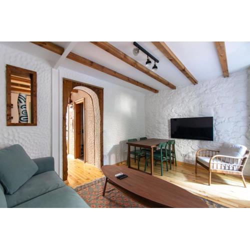 Authentic 1BR w Private Patio in Hype Cihangir