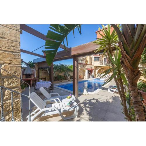 Authentic Gozitan House sleeping up to 21!