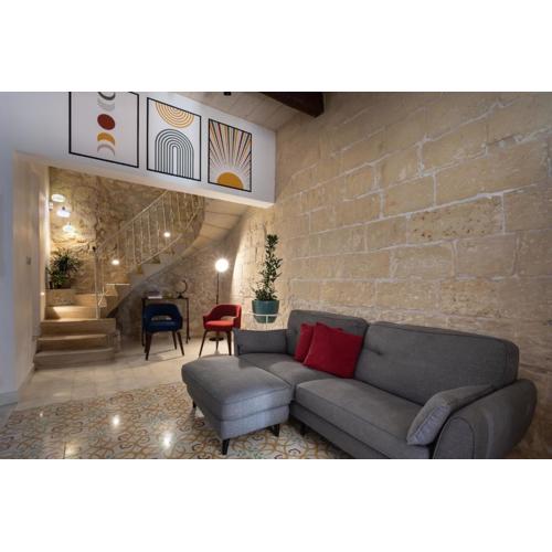 Authentic Maltese 2-bedroom House with Terrace