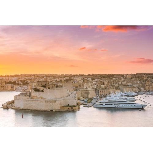 Authentic Maltese Boutique Holiday Home with Rooftop Pool - Moon Townhouse
