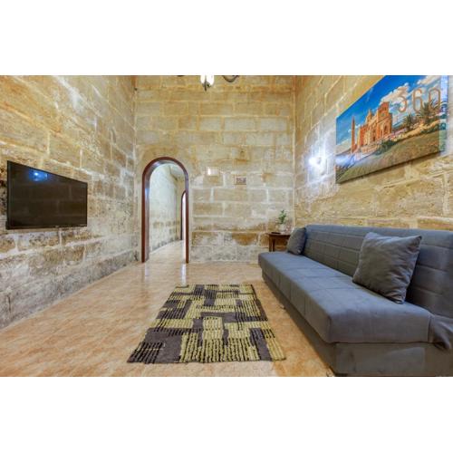 Authentic Townhouse with backyard in Sliema by 360 Estates