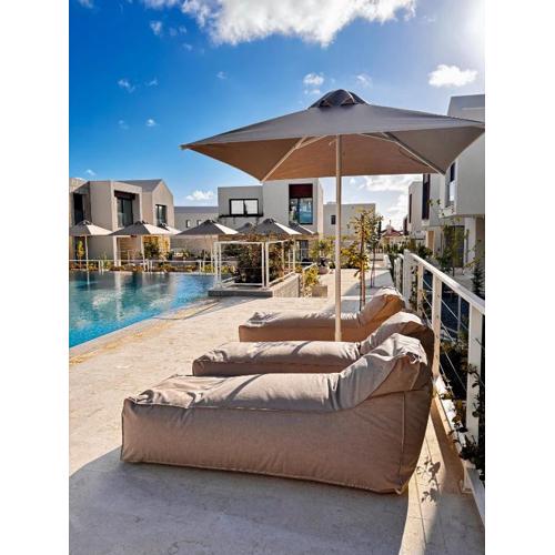 Avalon Gardens Pink&Blue Villa with swimming pools sauna restaurant gym