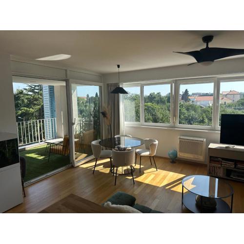 Avantgarde suite 5 min walk beach&old town