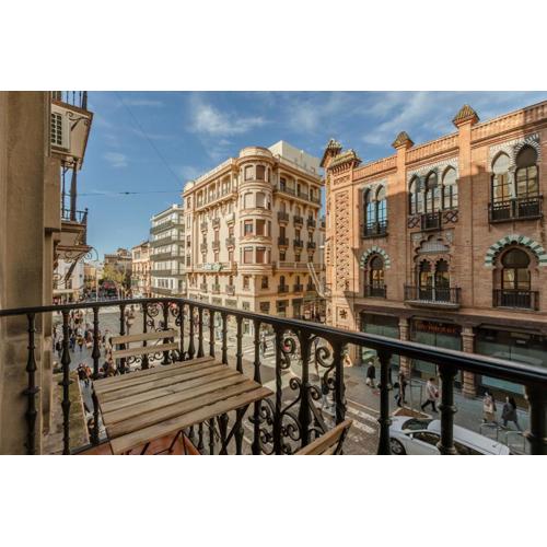 Avanti La Campana, con un balcón que te enamorará del ambiente de Sevilla