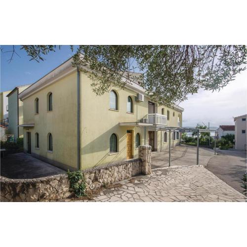 Awesome Apartment In Okrug Gornji