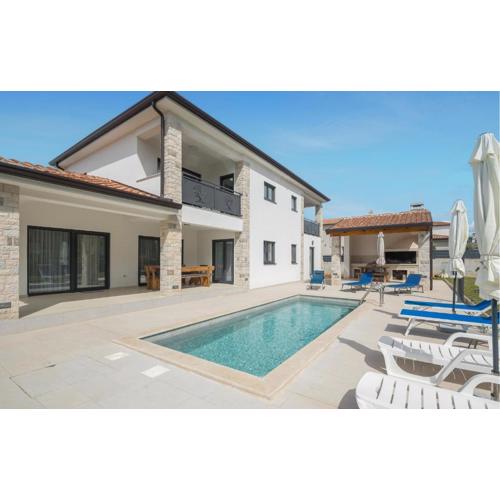Awesome Apartment In Porec With Wifi