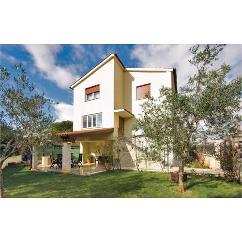 Awesome Apartment In Pula With Wifi