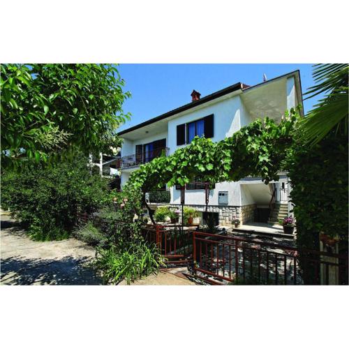 Awesome Apartment In Umag With Wifi