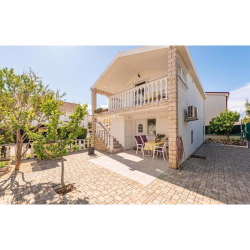 Awesome Apartment In Vir With Wifi